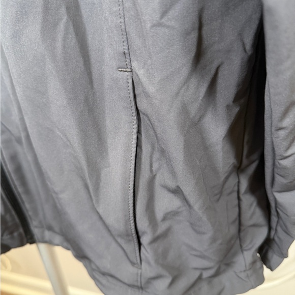 ASICS Men's Dark Gray Performance Jacket - Picture 2 of 8